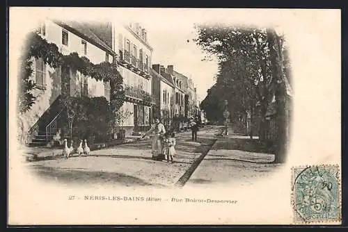 AK Néris-les-Bains /Allier, Rue Boirot-Desservier, Strassenpartie