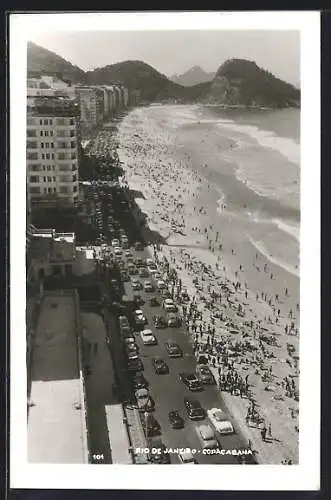 AK Rio de Janeiro, Copacabana, Panoramablick auf den Strand