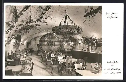 AK Insel Mainau im Bodensee, Gasthaus Torkel-Keller, Gaststube mit Riesenfass