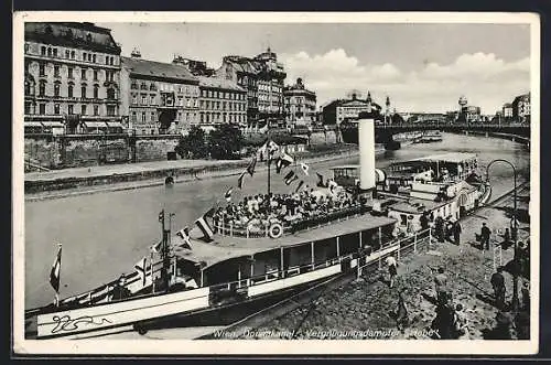 AK Wien, Vergnügungsdampfer Hebe auf dem Donaukanal