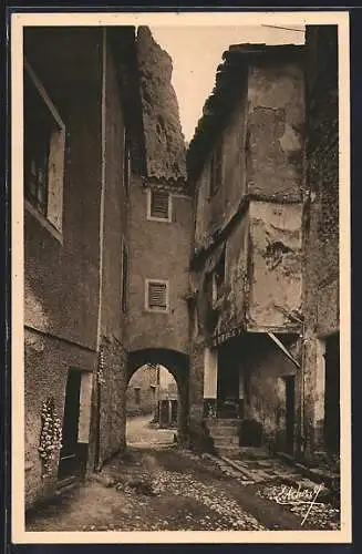 AK Moustiers-Ste-Marie /B.-A., Un coin du la vieille ville