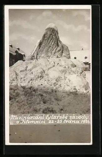 AK Ein Berggeist mit langem Bart auf Felsen, Schnee- und Eisplastik