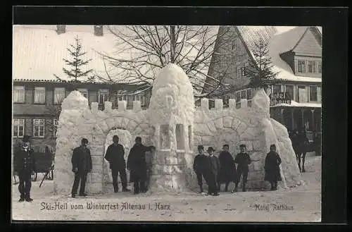 AK Altenau i. Harz, Burggemäuer aus Schnee und Eis vor dem Hotel Rathaus, Eisplastik