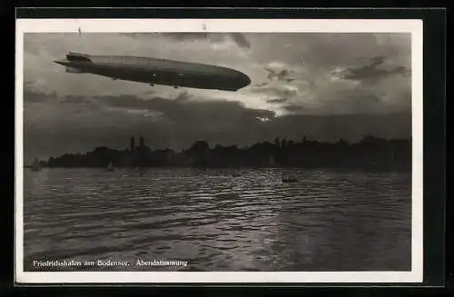 AK Friedrichshafen / Bodensee, Abendstimmung mit Zeppelin