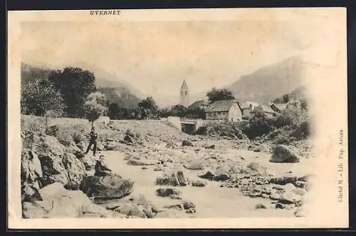 AK Uvernet, Dorfansicht mit Fluss und Kirche im Hintergrund