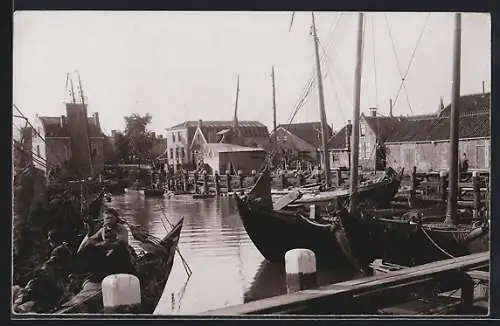 AK Volendam, Fischerboote im Hafen