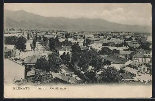 AK Batumi, Gesamtansicht der Stadt mit Bergen im Hintergrund