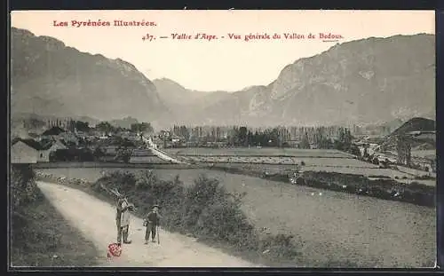 AK Bedous, Vue générale du Vallon de Bedous, Landschaft mit Bergen und Feldern