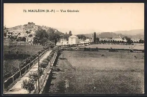 AK Mauléon, Vue Générale mit Blick auf Hügel und Gebäude im Hintergrund