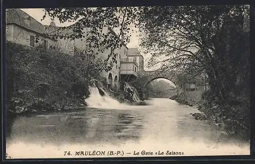 AK Mauléon, Le Gave et Le Saison, Flusslandschaft mit Brücke und Gebäuden