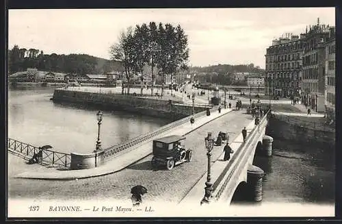 AK Bayonne, Le Pont Mayou, Brücke mit Auto und Fussgängern