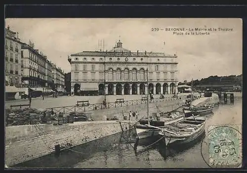 AK Bayonne, La Mairie et le Théâtre, Place de la Liberté