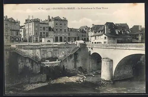 AK Oloron-Sainte-Marie, la Fontaine et le Place Thiers