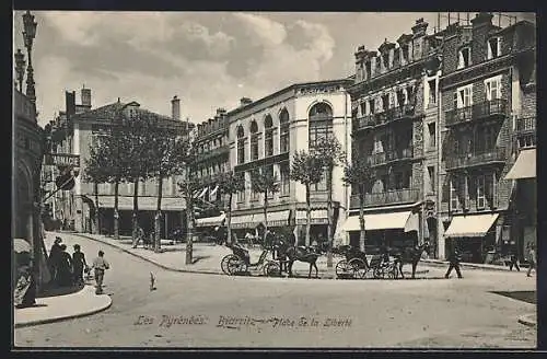 AK Biarritz /Pyrénées, Place de la Liberté