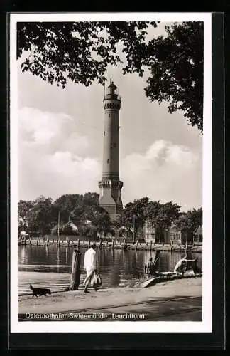 AK Osternothafen-Swinemünde, Uferpartie mit Blick zum Leuchtturm