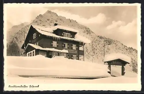 AK Mittelberg /Kl. Walsertal, Hotel und Konditoreicafe Haus Hoheneck im Schnee