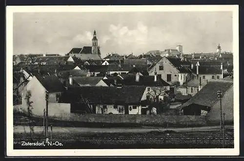 AK Zistersdorf, Strassenpartie, Blick über die Dächer