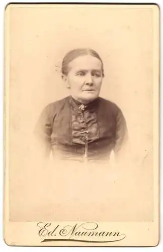 Fotografie Ed. Naumann, Gössnitz, Portrait einer älteren Dame