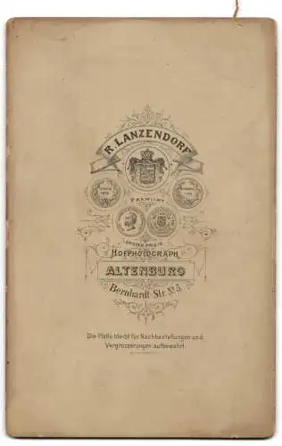 Fotografie R. Lanzendorf, Altenburg, Bernhardt-Str. 5, Vier Personen in eleganter Kleidung um 1889