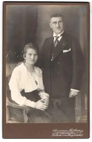 Fotografie Hermann Böbers, Neukölln, Saalestr. 1 am Ringbahnhof, Ein elegantes Paar