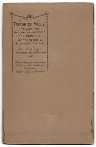 Fotografie Friedrich Meltz, Quedlinburg, Heiligegeiststr. 11-12, Paar in eleganter Kleidung