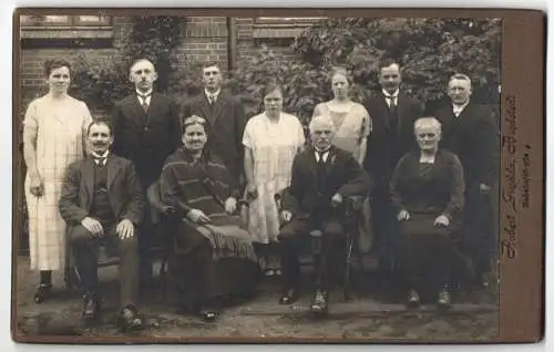 Fotografie Robert Grudda, Bredstedt, Bahnhofstrasse 4, Gruppenporträt einer Familie