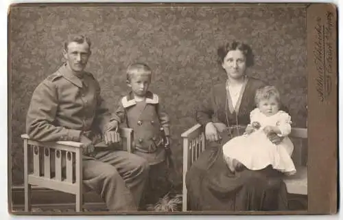 Fotografie Arthur Schleicher, Oetzsch bei Leipzig, DamAtelier für moderne Photographie, Familienporträt mit zwei Kindern