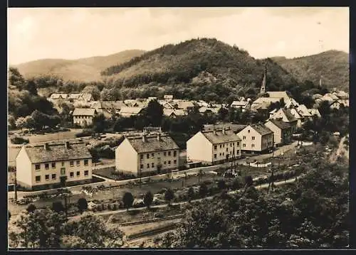 AK Ilfeld (Südharz), Blick auf Wohnhäuser und Landschaft, Kirchturm aus der Vogelschau