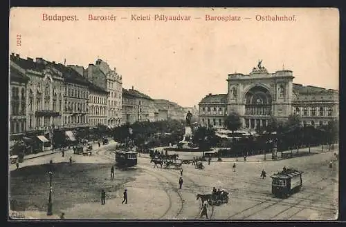 AK Budapest, Barostér, Keleti Pályaudvar, Ostbahnhof mit Barosplatz, Strassenbahn, Pferdekutsche