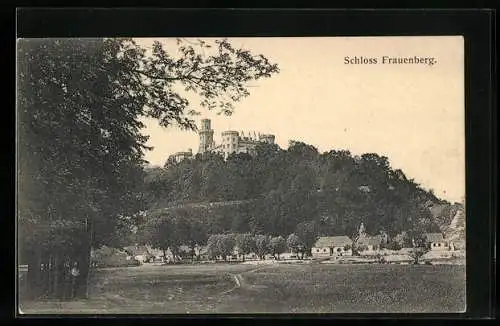 AK Schloss Frauenberg, Ansicht aus der Ferne mit Wald und Ortschaft