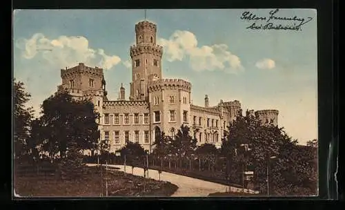 AK Schloss Frauenberg, davor Parkanlagen und wolkiger Himmel