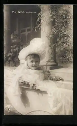 AK Prinz Wilhelm von Preussen mit Hut im Kinderwagen sitzend