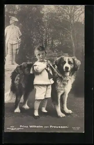 AK Prinz Wilhelm von Preussen mit Bernhardiner vor Statue des Alten Fritz