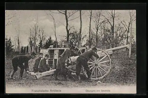 AK Französische Artillerie, Übungen am Geschütz