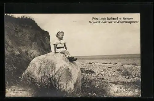 AK Prinz Louis Ferdinand von Preussen, auf einem Felsen sitzend, Der zweite Sohn unseres Kronprinzenpaares