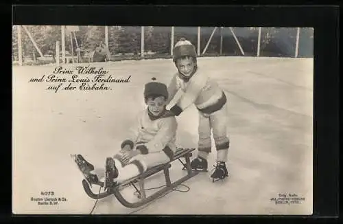 AK Prinz Louis Ferdinand und Prinz Wilhelm mit einem Schlitten auf der Eisbahn