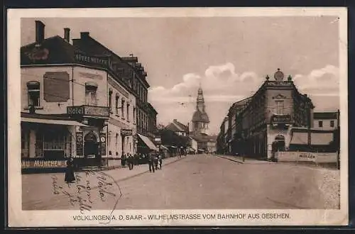 AK Völklingen / Saar, Hotel Müller an der Wilhelmstrasse, vom Bahnhof aus gesehen