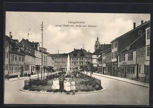 AK Langensalza, Lange Strasse mit Hotel zum Schwan