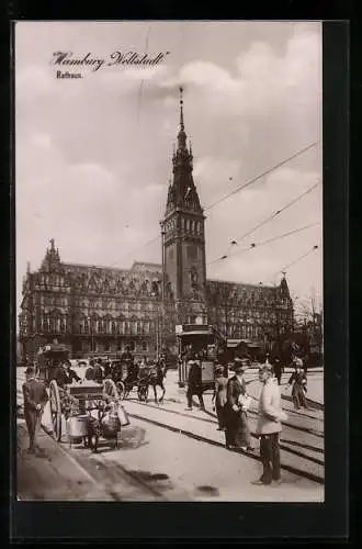 AK Hamburg, Passanten vor dem Rathaus, Fotomontage