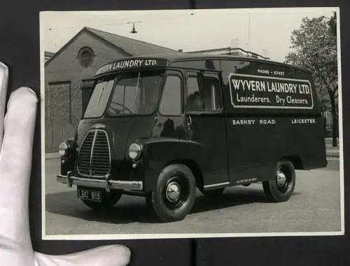 Fotografie Lastwagen Morris mit Hamshaw Aufbau, Kastenwagen Wyvern Laundry LTD Launderers Dry Cleaners Leicester