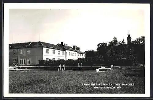 AK Theresienfeld /N.-Ö., Landesberufsschule des Handels mit Pool