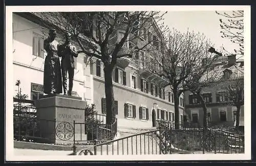 AK Mariazell, Marienheim der Schulschwestern, Denkmal am Pater Abel-Platz