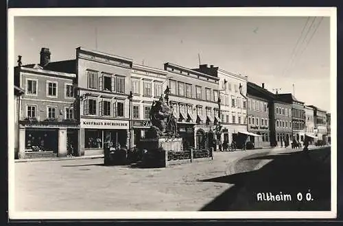 AK Altheim, Marktplatz mit Geschäften und Denkmal