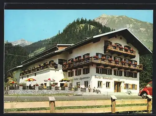 AK Elbigenalp /Lechtal, Das Hotel Alpenrose gegen die Berge