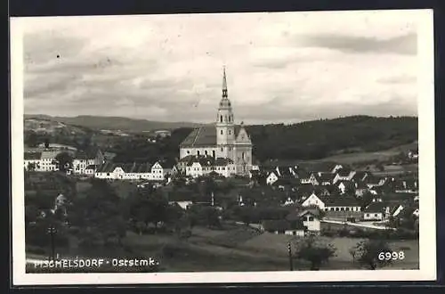 AK Pischelsdorf /Oststmk., Ortsansicht mit der Kirche