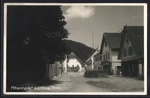 AK Altenmarkt a. d. Enns, Ortspartie mit Brunnen