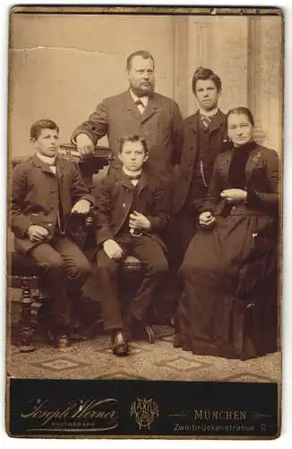 Fotografie Joseph Werner, München, Zweibrückenstrasse 2, Familienportrait mit fünf Personen