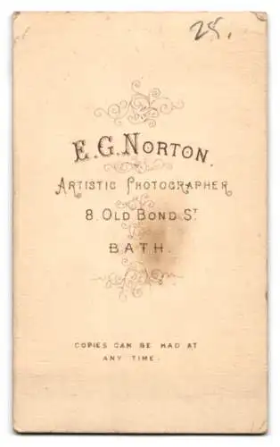 Fotografie E.G. Norton, Bath, Old Bond Street 8, Portrait eines jungen Mannes in Anzug