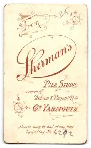 Fotografie Sherman's Pier Studio, Great Yarmouth, Corner Nelson & Regent Rd, Porträt eines jungen Mannes mit Schnurrbart