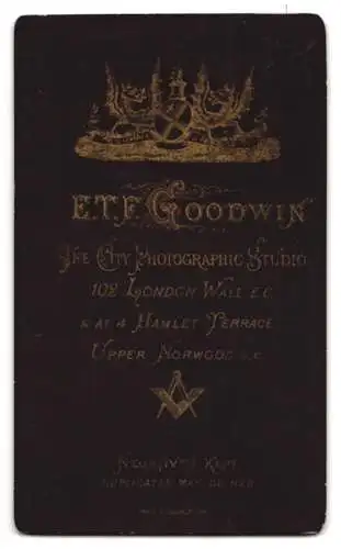 Fotografie Edwd. Goodwin, London, 102 London Wall, Porträt eines jungen Mannes